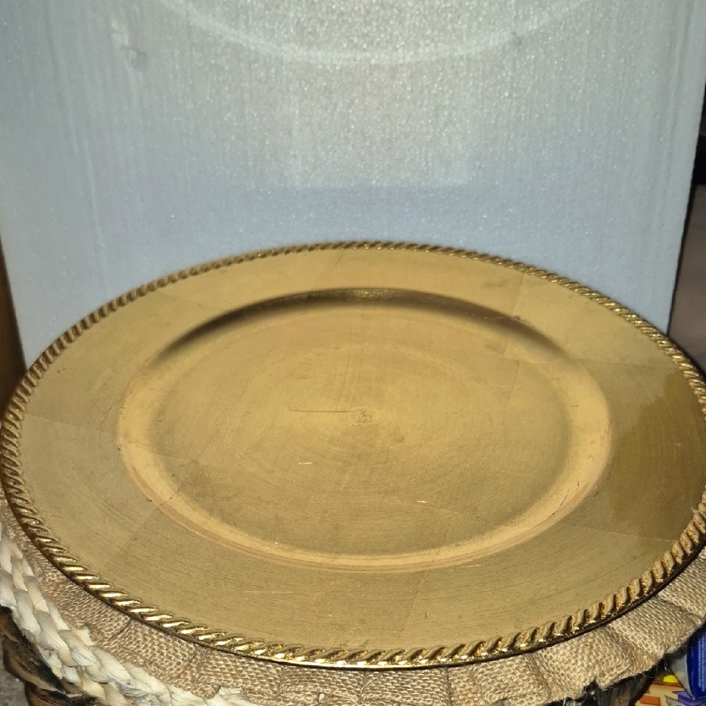 Elegant Gold Charger Plate With Place Mat
